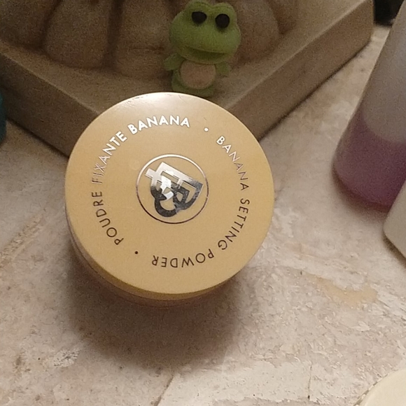 Bellapierre Cosmetics Banana Setting Powder - Picture 5 of 6